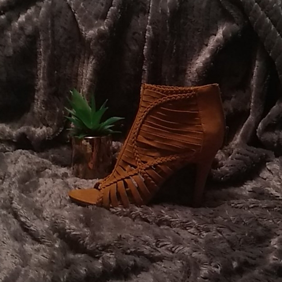 Excellent condition mustard sandals - Picture 2 of 4